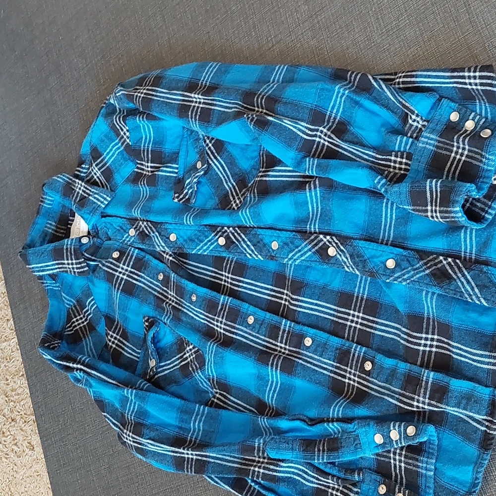 Wrangler, button up long sleeve shirt